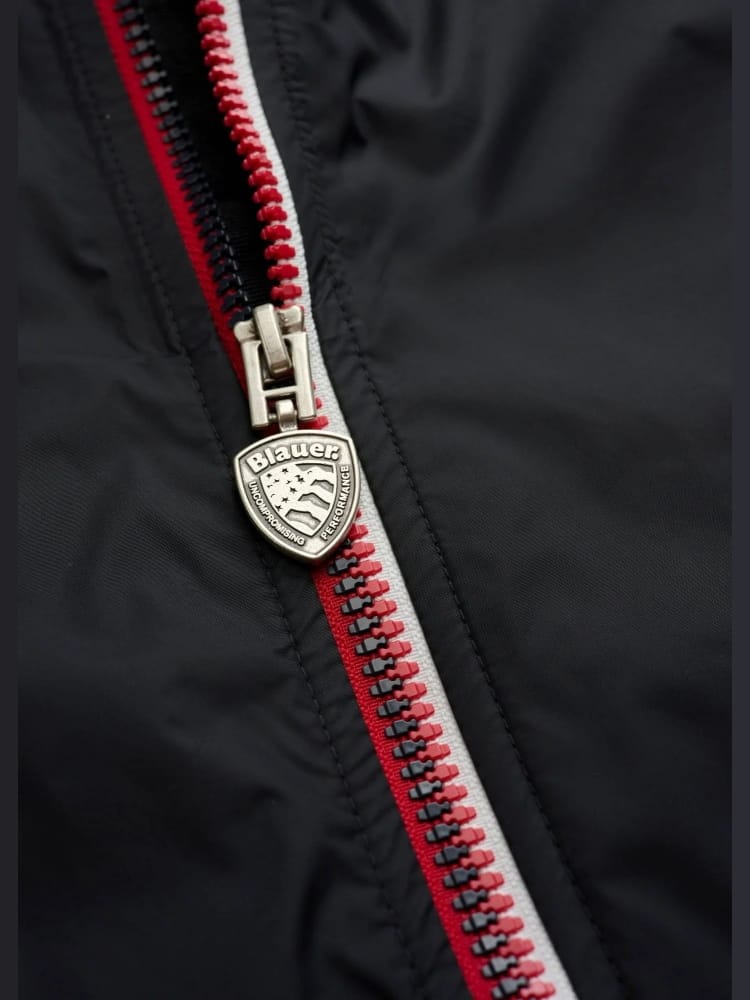 Blauer giubbotto nero ragazzo con logo
