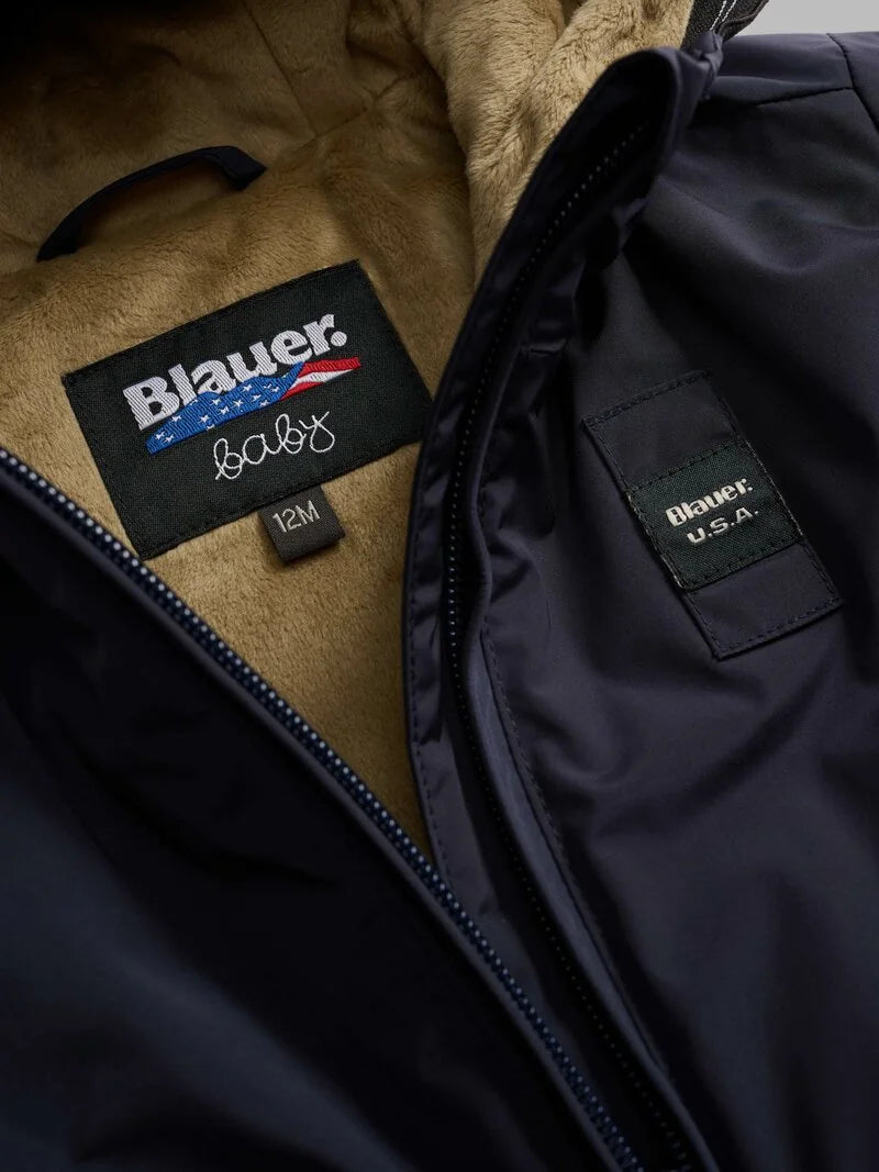 Blauer giubbotto blu navy bambino termosaldato con cappuccio logo sul braccio