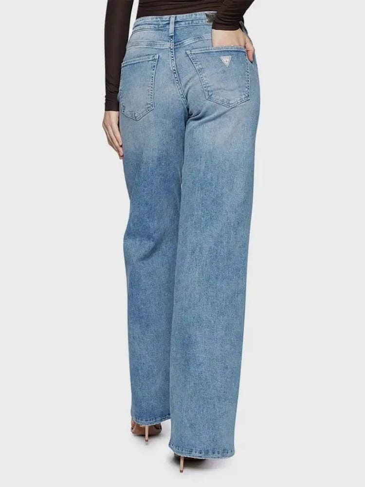 Guess pantaloni in denim medium donna patch logo sul retro