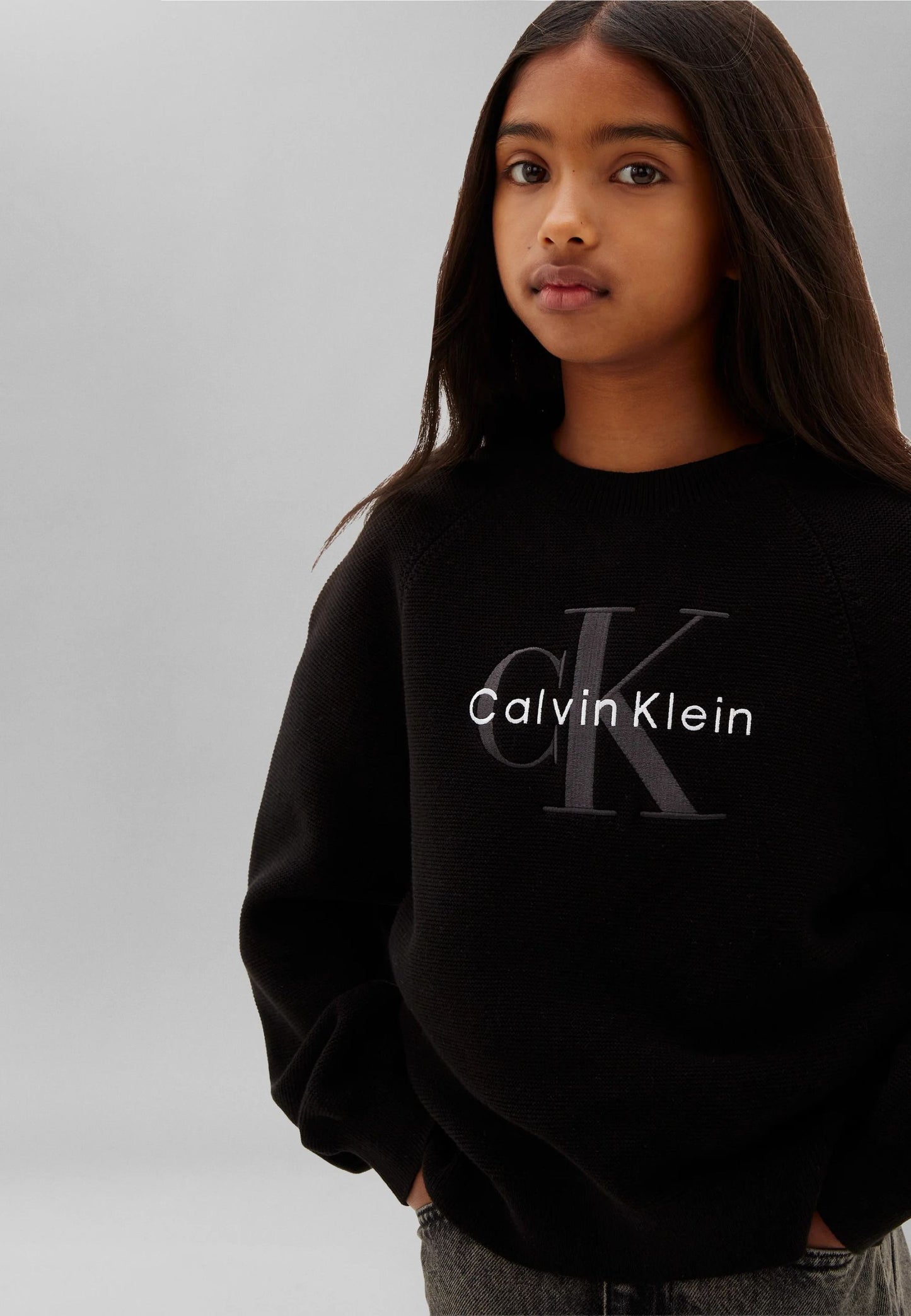 CALVIN KLEIN MAGLIONE NERO LOGO RICAMO GRANDE A MANICHE LUNGHE Bambini e ragazzi LVCKTJF06GBEH_