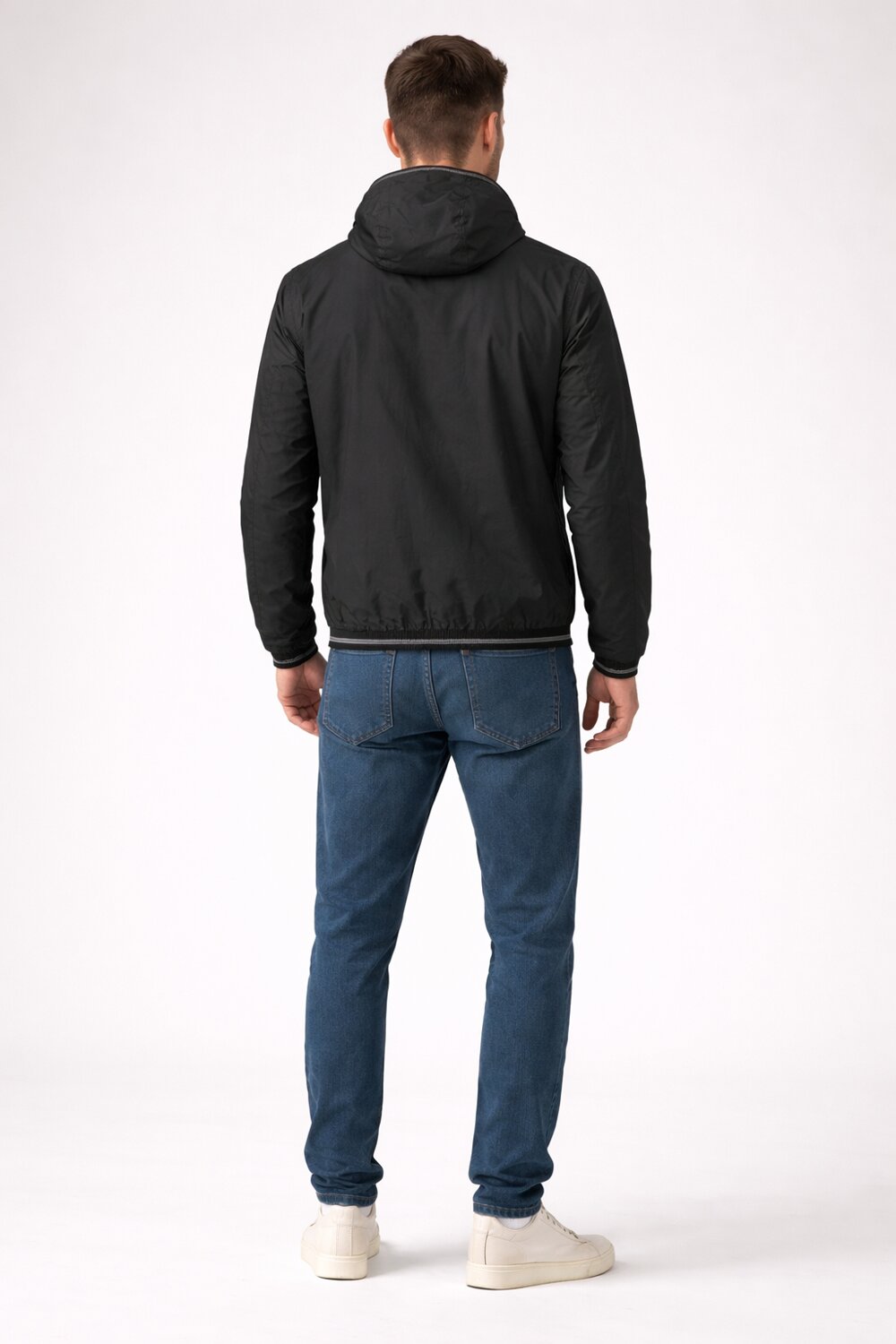 GIUBBOTTO NERO LEGGERO CON CAPPUCCIO