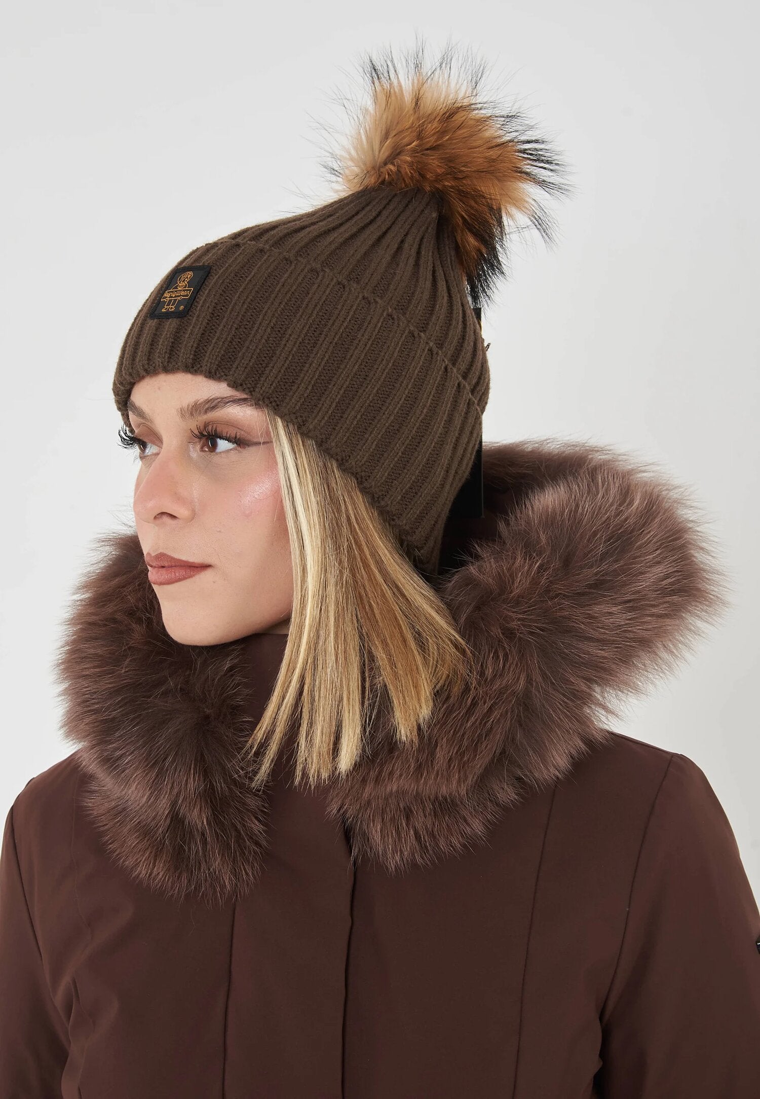 Refrigiwear Cappello Marrone Donna Ponpon In Lana Cuffia Elegante AI25