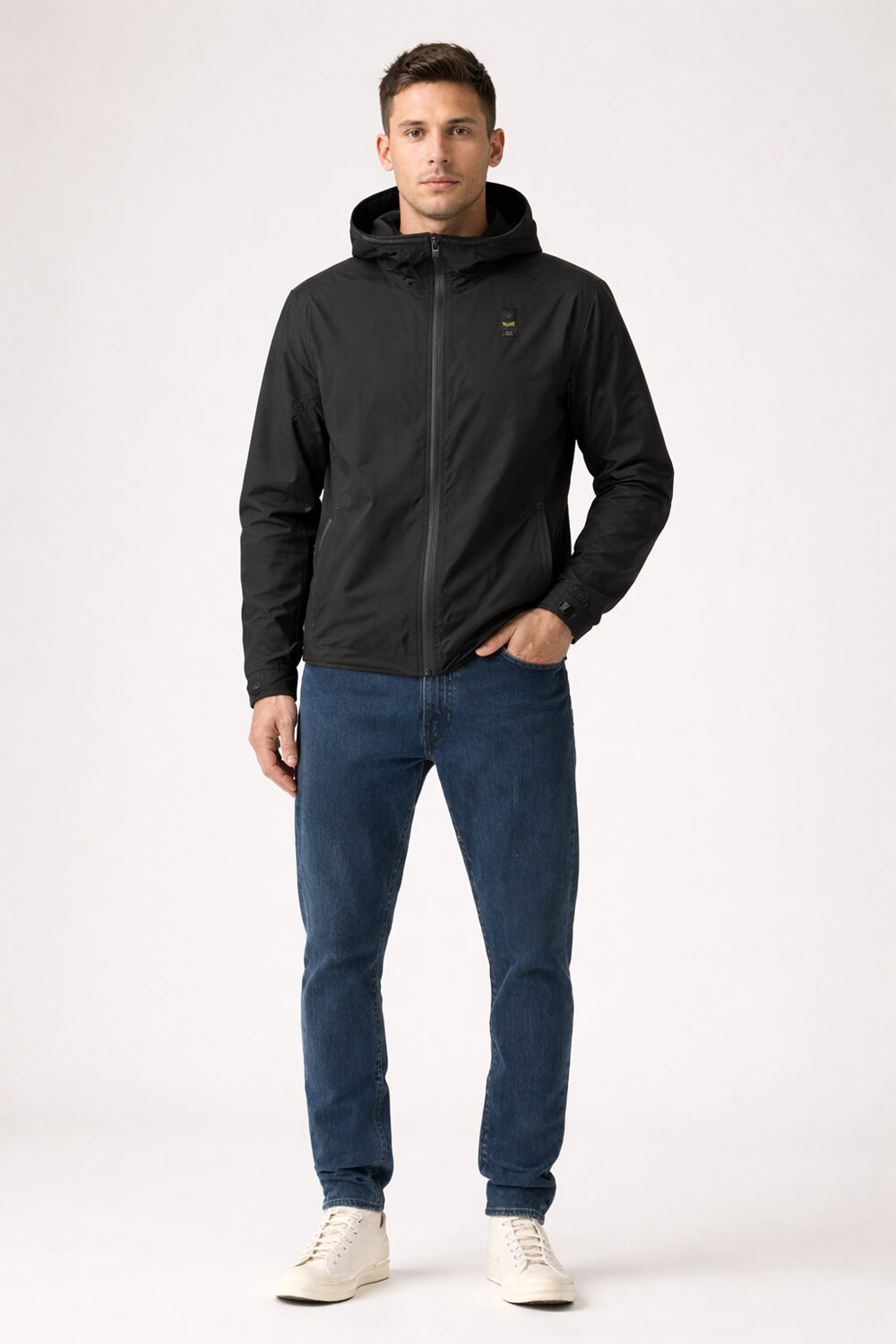 GIUBBOTTO NERO LEGGERO CON CAPPUCCIO