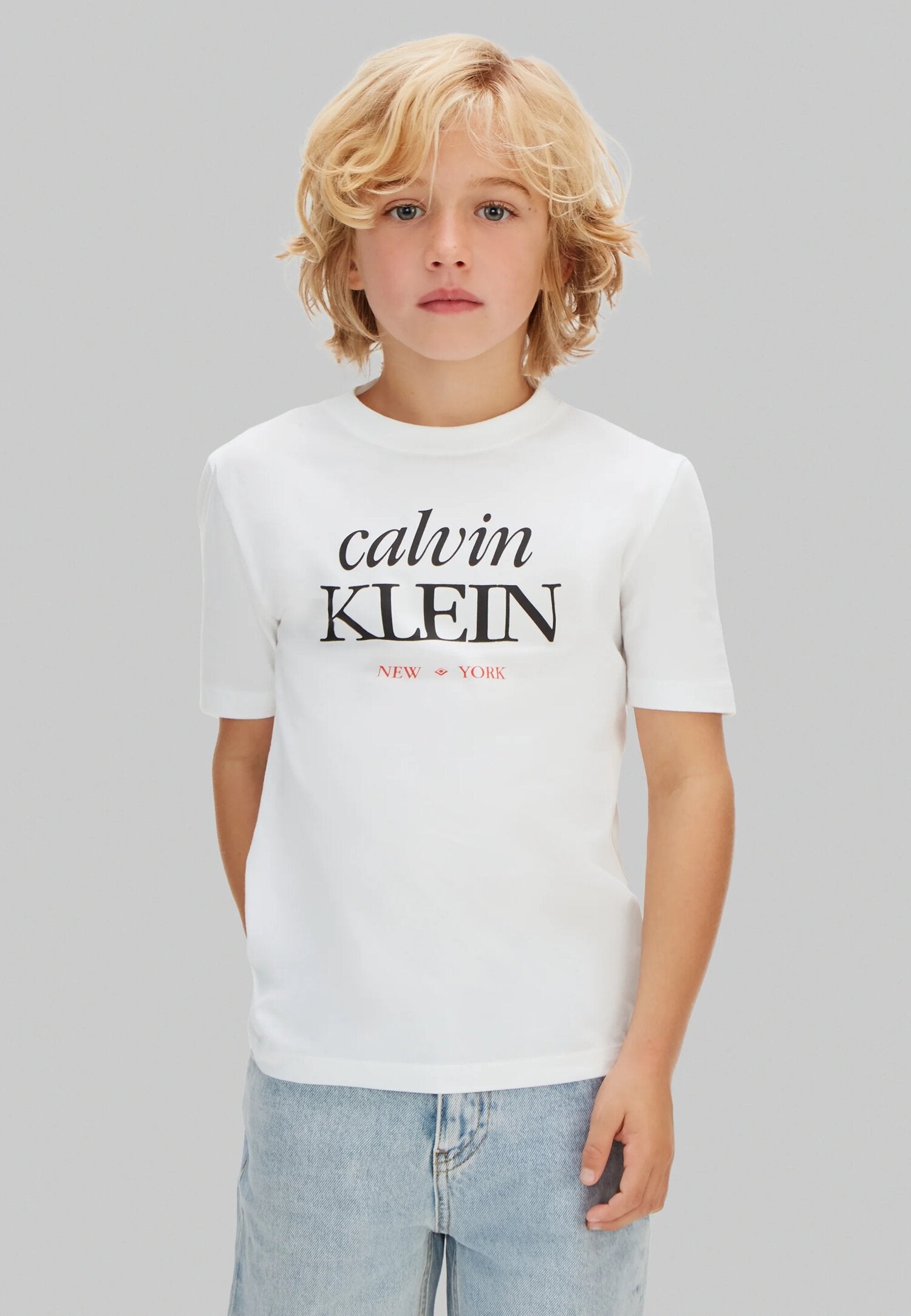 Calvin Klein Tshirt Bianca Con Logo In Corsivo Nero Bambino LVCKSJA07BIAF_