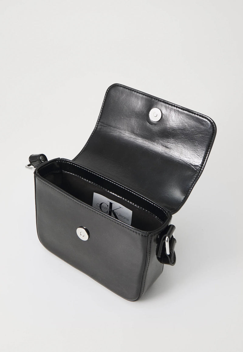 Calvin Klein Black Shoulder Bag Elegant and Versatile - BLACK | CammarataMode