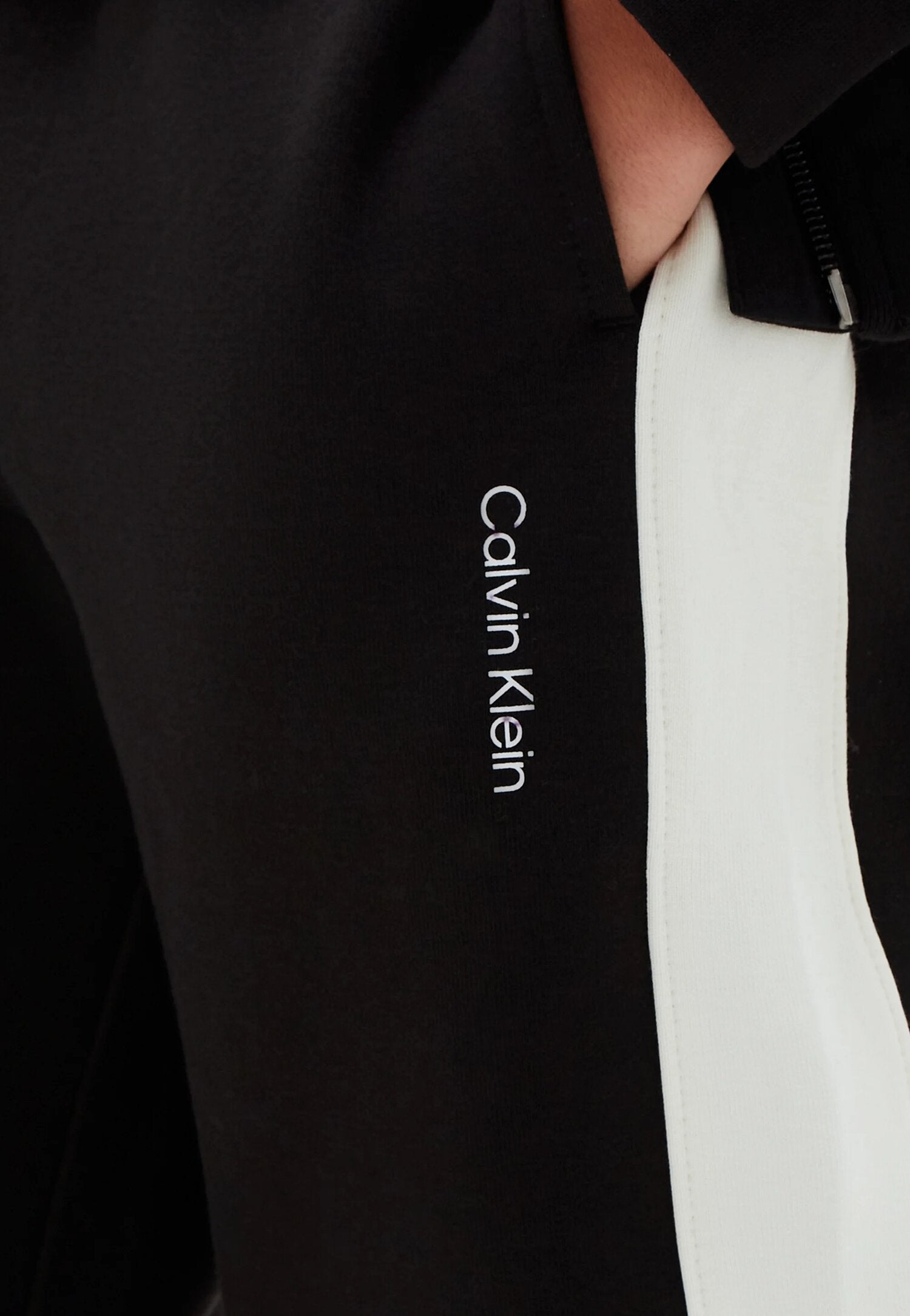 Calvin Klein Tuta Nera Con Giacca Zip Strisce Panna Bambino LVCKTJI17BBEH_
