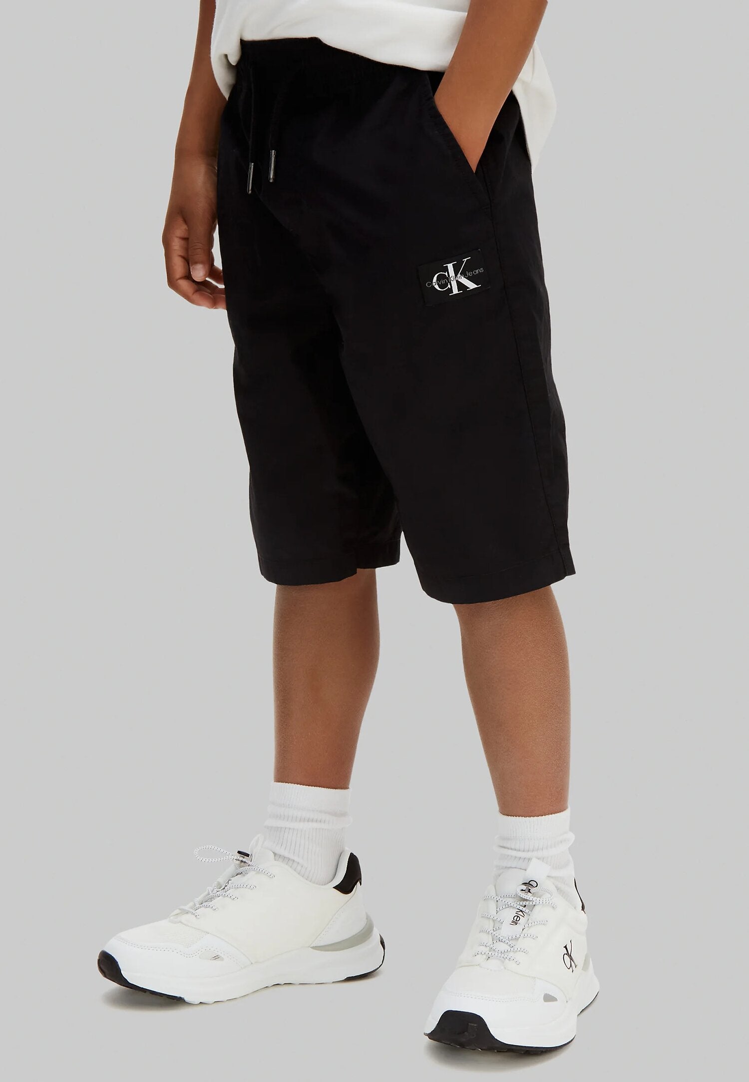 Calvin Klein Bermuda Nero Con Logo Ck Gamba Bambino LVCKSJC79BBEH_
