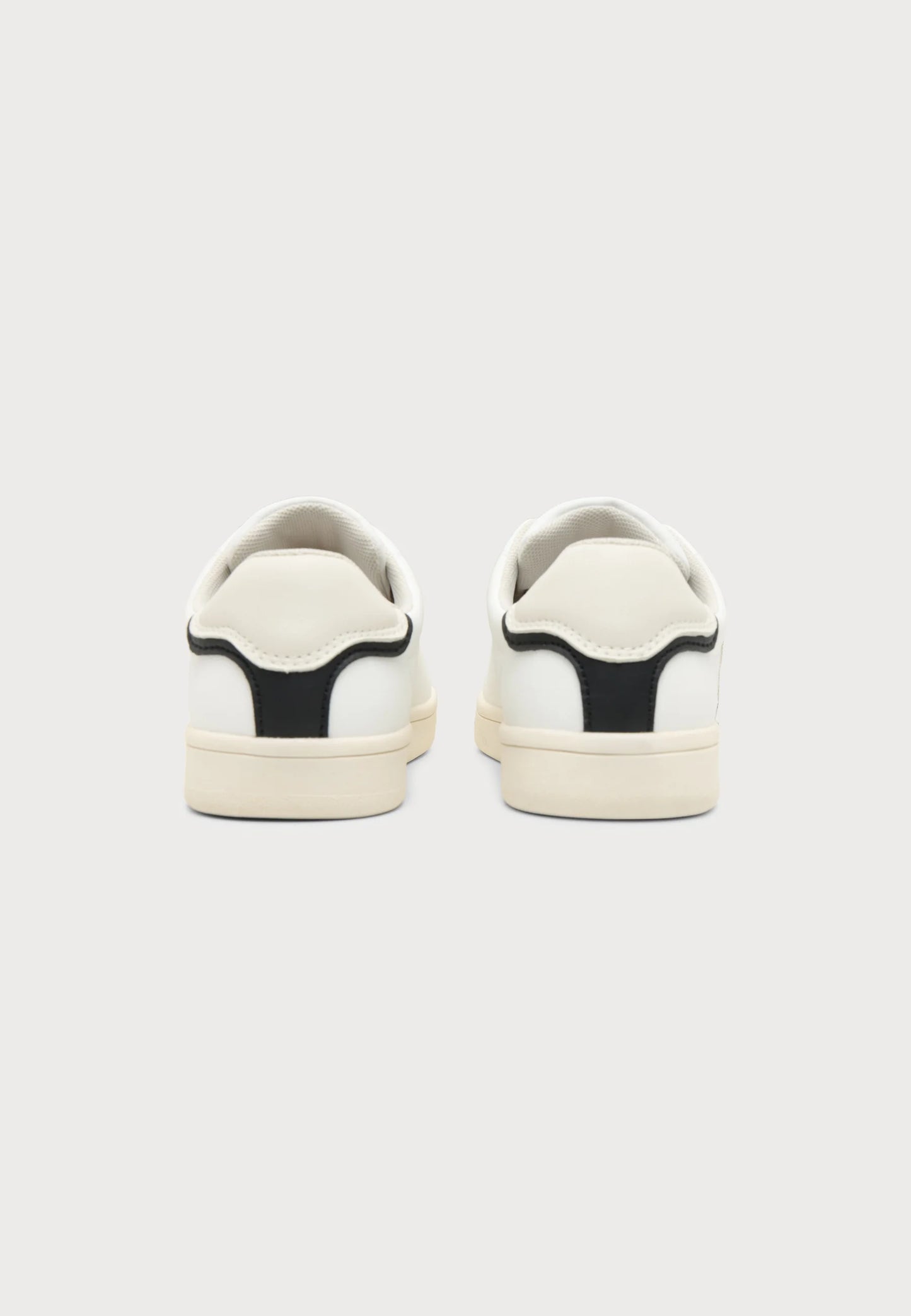 CALVIN KLEIN SCARPA BIANCA CON DETTAGLIO NERO SUL RETRO E LOGO LATERALE Bambini e ragazzi 222-V3X9-89447-1355Y631.BIA_