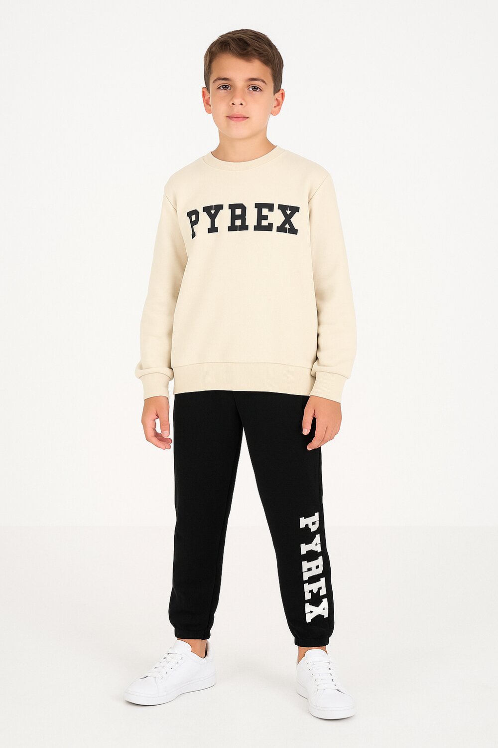Pyrex completo bambino felpa panna e pantaloni neri cotone inverno