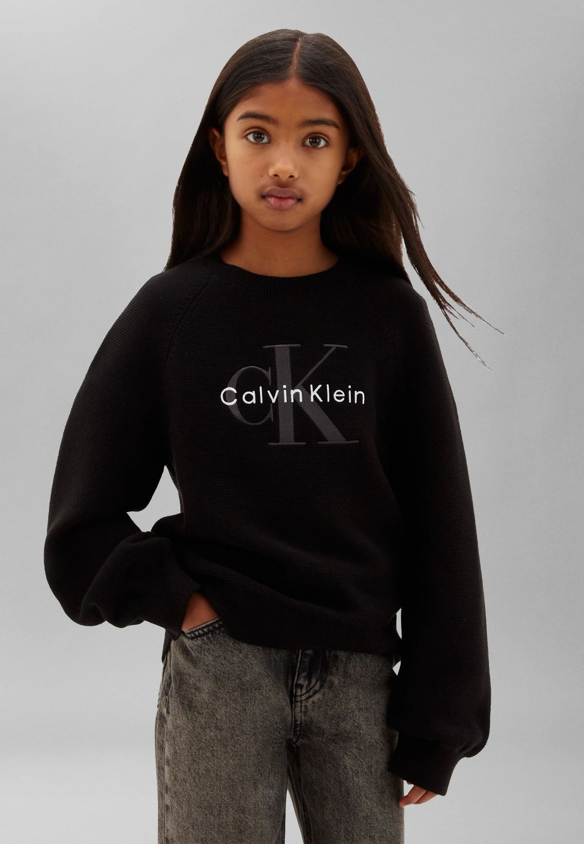 CALVIN KLEIN MAGLIONE NERO LOGO RICAMO GRANDE A MANICHE LUNGHE Bambini e ragazzi LVCKTJF06GBEH_
