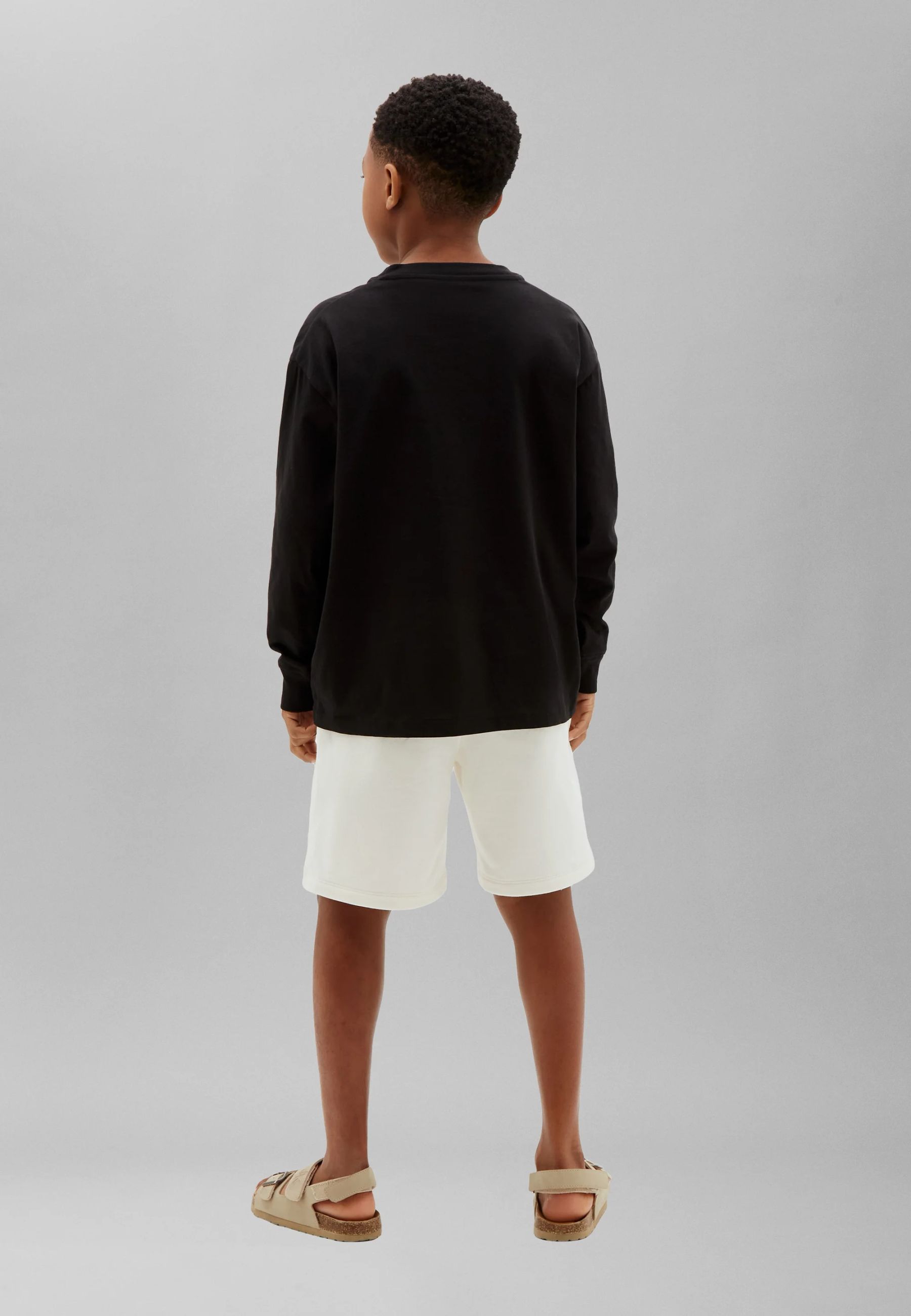 CALVIN KLEIN TSHIRT NERA LOGO RICAMO GRANDE A MANICHE LUNGHE Bambini e ragazzi LVCKTJA46BBEH_