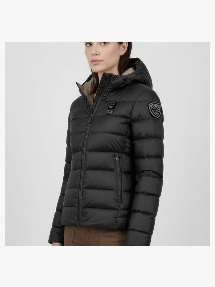 Blauer giubbotto nero ragazza con logo