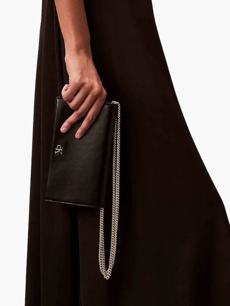 Calvin Klein borsa portafoglio nero donna con logo Misure: 4 x 22 x 14 cm