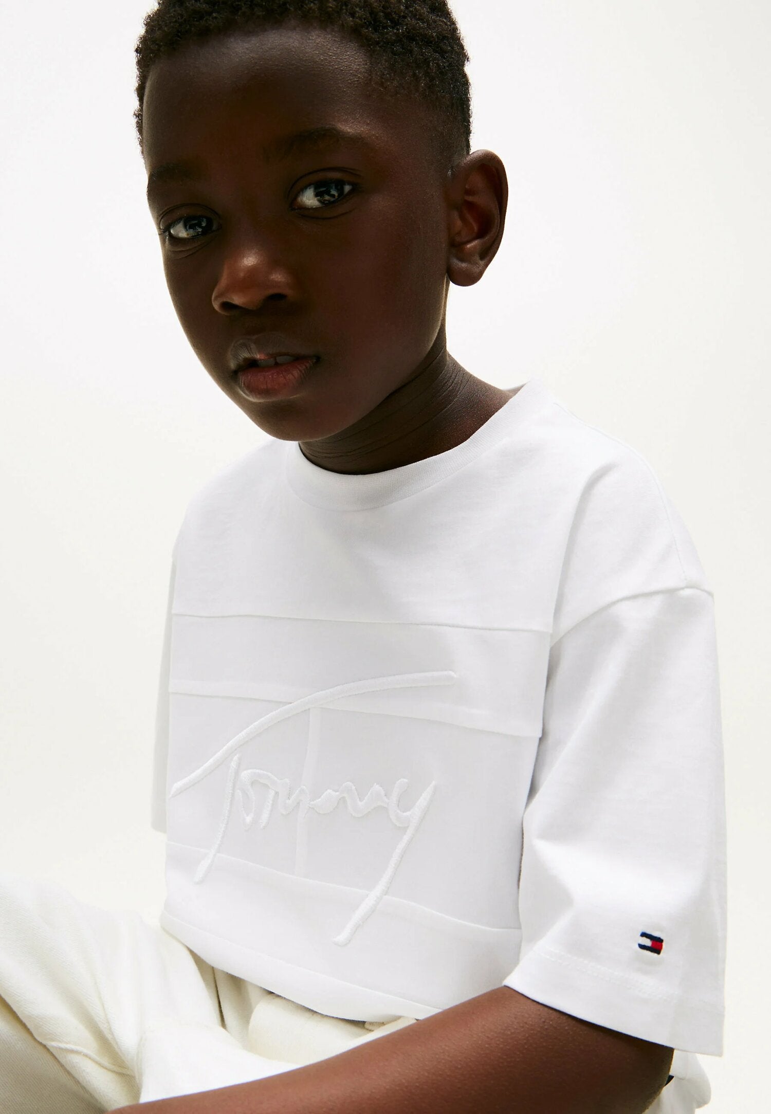 Tommy Hilfiger T-shirt Signature da Bambino – Cotone Bianco con Logo in Rilievo