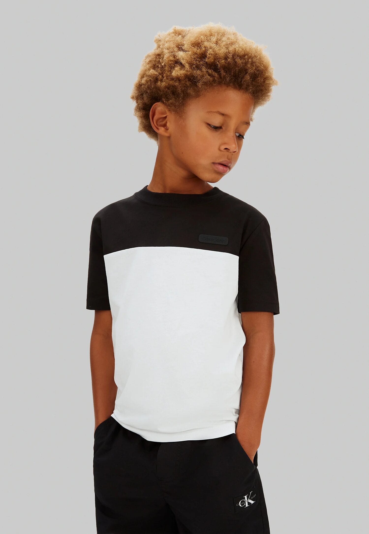 Calvin Klein Tshirt Bianca e Nera Color Block Bambino LVCKSJA00BBEH