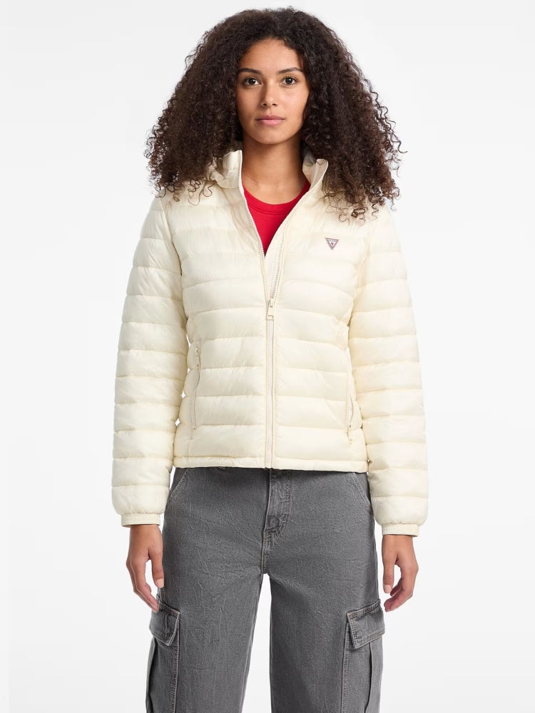 Guess giubbotto crema donna piumino con cappuccio patch logo sul petto dettaglio logo