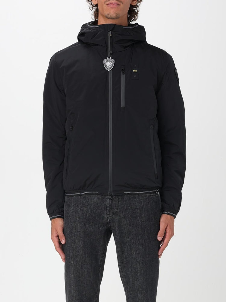 Blauer giubbotto nero uomo con cappuccio interno con pelliccia logo sul braccio dettaglio logo