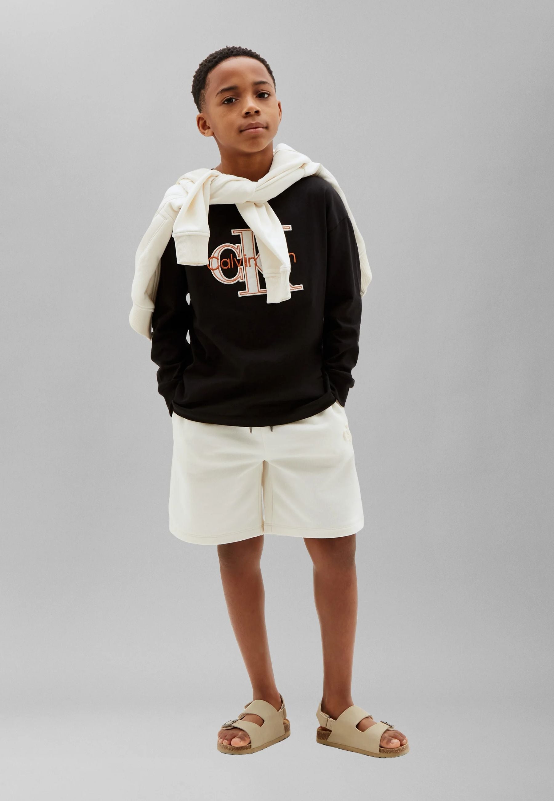 CALVIN KLEIN TSHIRT NERA LOGO RICAMO GRANDE A MANICHE LUNGHE Bambini e ragazzi LVCKTJA46BBEH_
