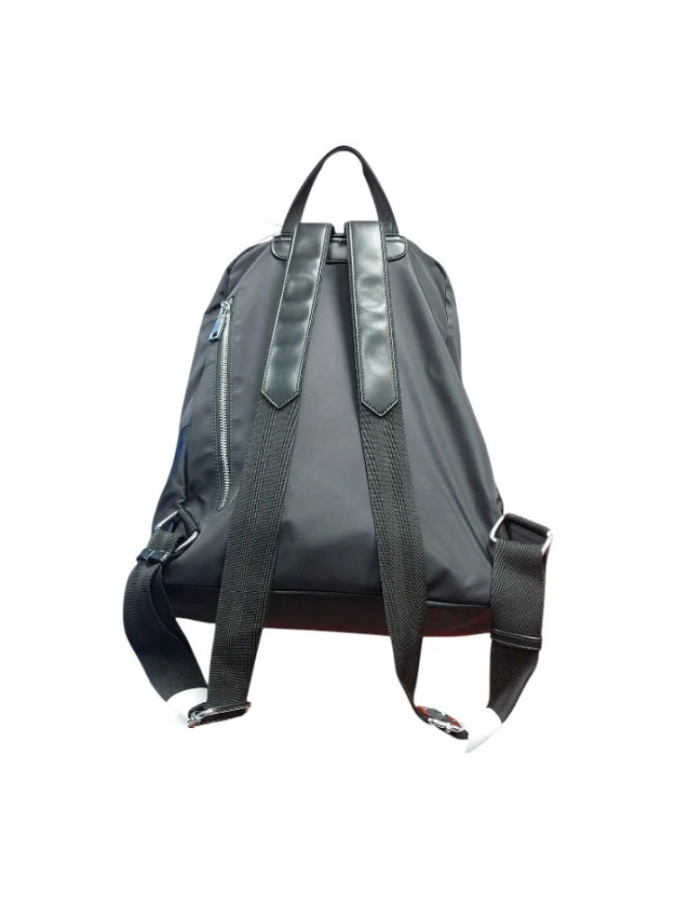 Gcds zaino nero uomo in ecopelle logo sul fondo a contrasto dettaglio logo